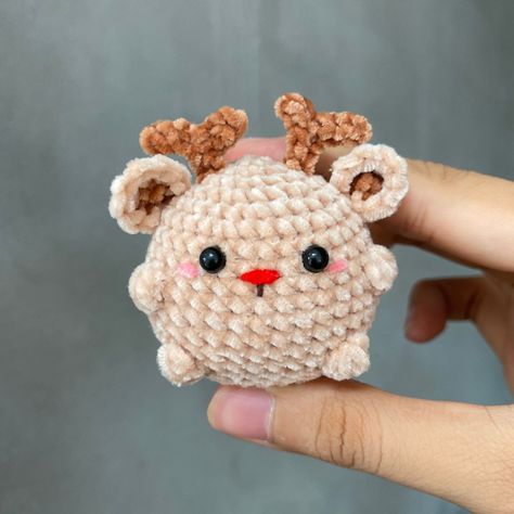 Handmade Baby Deer Crochet Keychain, Mini Deer Crochet Plush Plushie Toy, Amigurumi Deer Stuffed Toy, Crochet Cute Baby Deer Gifts CUTE BABY DEER PLUSH Materials: This lovely deer amigurumi is crocheted with velvet yarn, soft for skin, safe eyes. Cute deer plush is meticulously handcrafted by hand The crochet baby deer plush toy measures about 5cm in height (Each item is handmade so sizes may vary slightly) CUTE GIFT FOR YOUR LOVERS If you are looking for a meaningful handmade gift, this mini de Tiny Bear Crochet Pattern Free, Crochet Mini Toys, Christmas Crochet Gift Ideas, Crochet Raindear, Crocheted Christmas Gifts, Crochet With Velvet Yarn, Christmas Crochet Plushies, Crochet Gift For Boyfriend, Mini Crochet Plushies