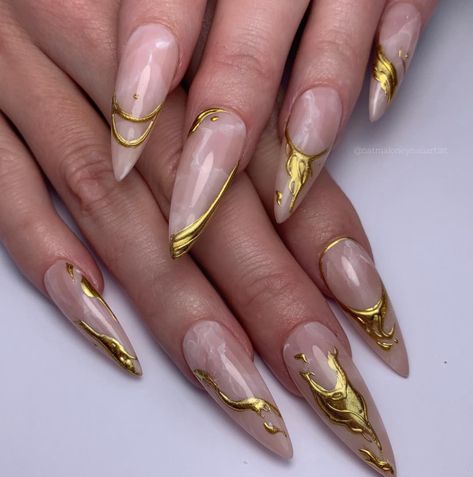 Perth Nail Art Class 💅🏼 ⁣ Are you having trouble mastering some of the trending nail art? Are you wanting to learn some different nail art techniques using different mediums? Want to improve your nail art skills? Then this is the course for you 🙌🏻⁣ There are a few spots left! ⁣ ⁣ You will learn how to do ombres, tricolour ombres, aura nails, chrome nails, two toned nails, chrome nail art (including isolated chrome and raised chrome art), encapsulated glitter and marble nails. ⁣ ⁣ 𝗗𝗮𝘁𝗲: 7th Ju... Textured Chrome Nails, Two Toned Nails, Aura Nails Chrome, Gel X Extensions, Textured Nails, Two Tone Nails, Trending Nail Art, Chrome Art, Gold Chrome Nails