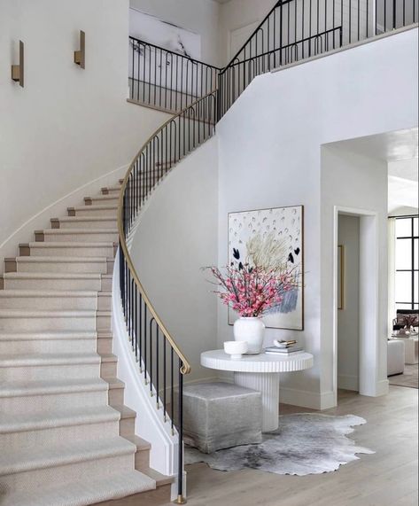 Kampong House, Curved Staircase Foyer, Parisian Penthouse, Grand Stairway, تحت الدرج, درج السلم, Foyer Furniture, White Staircase, Mediterranean Revival