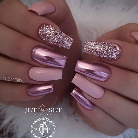 Jet Set Beauty GmbHのInstagram：「Chrome🌸@ b.a.nails_ @jet_set_beauty_nails #jetsetbeauty #pinknails #chromenails #nailart＃nails💅#nailfie #nailfeed #nailstagram」 Boat Selfie, Nails Strass, 21 Nails, Purple Glitter Nails, Pink Chrome Nails, Makeup Nails Designs, Chrome Nails Designs, Pointy Nails, White Glitter Nails