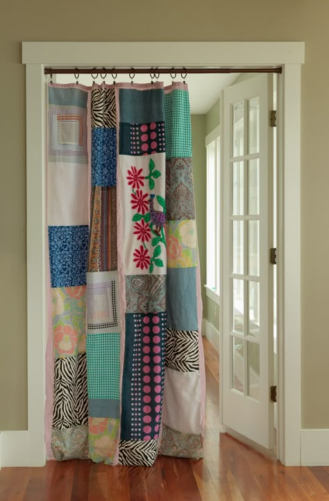 15 SPRING DIY'S - EASY TO DO! — Joanne Palmisano Diy Living Room Curtains, Hand Painted Curtains Diy, At Home Studio Ideas, Diy Privacy Curtains Room Dividers, Diy Patchwork Curtains, Diy Window Decor Ideas, Diy Home Design, Decor Room Ideas Diy, Patchwork Curtains Diy