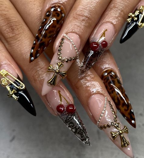 Rachet Nail Designs, Cool Stiletto Nails, Nails Gems Designs, Sade Nails, Mismatch Nails, Stargirl Nails, Chain Nails, Mismatched Nails, Ongles Bling Bling