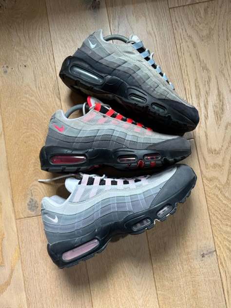 Airmax 95 Outfit, Nike Air Max 95 Outfit, Red Air Max, Airmax 95, Nike Tn, Nike Air Shoes, Hype Shoes, Football Shoes, Retro Designs