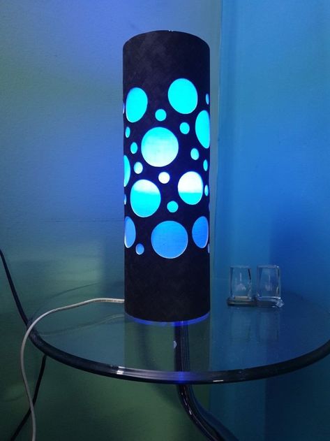 Pvc Pipe Lighting Ideas, Pvc Lamp Diy, Lamparas De Pvc Ideas, Pvc Pipe Lights, Wall Light Decor, Homemade Lamps, Pvc Lamp, Pvc Art, Old Wine Bottle