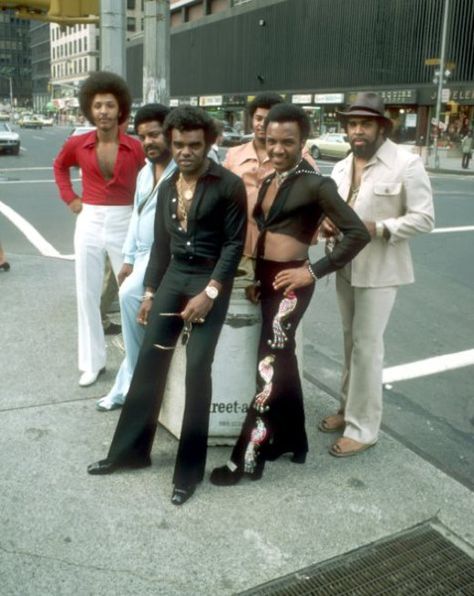 Throwback 70s Street Style, A Look At Fashion's Most Defining Decade - Lone Wolf Magazine 70s Black Fashion, Peacock Pants, Isley Brothers, Kids Nowadays, Old Head, 70s Party, Disco Fever, Across The Universe, Glamorous Style