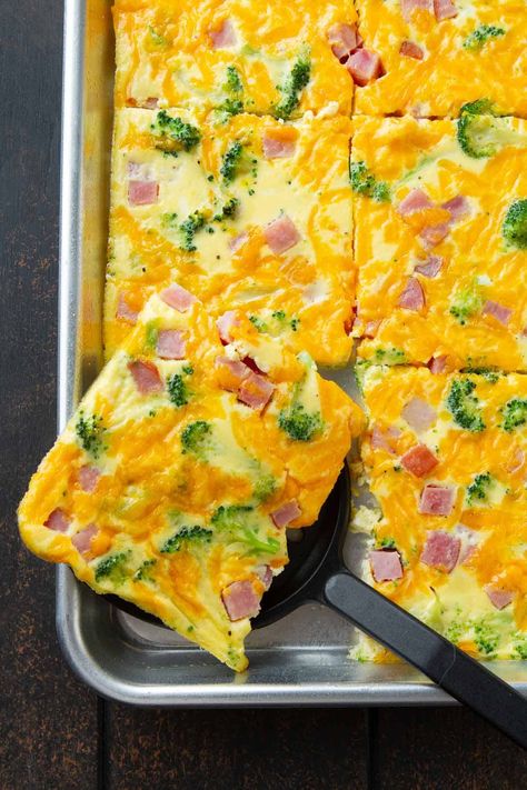 Craft a hassle-free breakfast with this sheet pan omelet – perfect for busy weekdays and lazy weekends alike. Tweak the ingredients to match your flavor preferences. | Omelette Sheet Pan Omelet, Pan Omelet, Easy Breakfast Options, Turkey Meatball Recipe, Omelette Recipe, Avocado Breakfast, Pan Meals, Make Ahead Meals, Make Ahead Breakfast