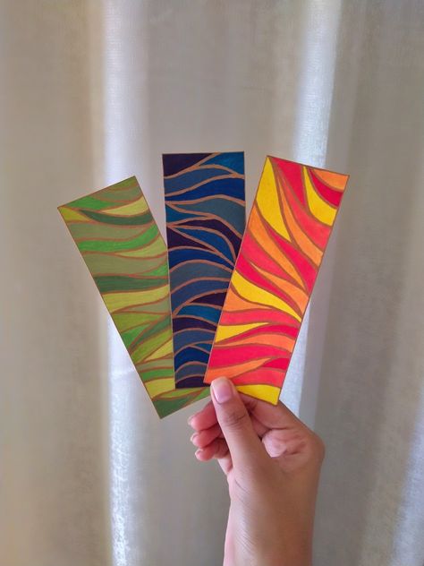 Acrylic Paint Bookmark Ideas, Oil Pastel Bookmarks, Bookmark Acrylic Painting, Bookmark Art Ideas, Artsy Bookmarks, Marque Page Diy, Painted Bookmarks Acrylic, Abstract Bookmarks, Bookmark Ideas Creative