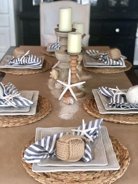 Beach Theme Dinner Table, Simple Summer Tablescapes, Decorated Tables Ideas, Coastal Table Settings, Theme Table Decorating Ideas, Summer Table Scape, Table Themes Ideas, Beach Decorating Ideas For Party, Summer House Decor Ideas