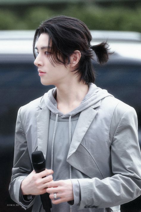 enhypen jake fansite Jake Ponytail, Enhypen Hairstyle, Sweet Boyfriend, Vampire Boy, Jake Enhypen, Cute Asian Guys, The Boy Is Mine, Ponytail Hairstyles, Boyfriend Pictures