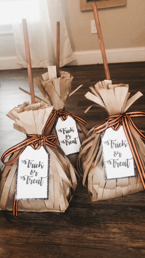 Halloween Birthday Goodie Bags, Witch Goodie Bags, Fall Treat Bags For Adults, Hocus Pocus Goodie Bags, Kids Halloween Goodie Bags, Harry Potter Goody Bag Ideas, Witch Treat Bags, Broom Treat Bags, Halloween Broom Treat Bags