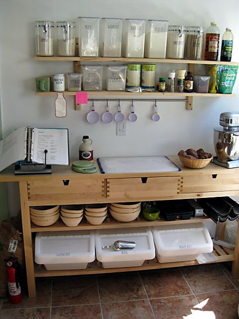 Brot & Bread: MY PANTRY - FLOUR TYPE "TRANSLATION": US flours/European flours Kitchen Baking Station, Bakery Kitchen Design, Baking Organization, Baking Station, Bakers Kitchen, Bakery Kitchen, Tiny House Kitchen, Casa Vintage, Home Bakery