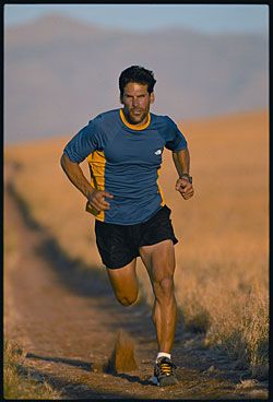 Isiah 40, Dean Karnazes, Running Pose, Marathon Man, Running Photography, Running Photos, Half Marathon Training Plan, Dynamic Stretching, Action Pose Reference