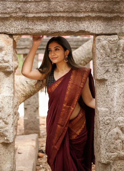 Simple Saree look Simple Saree Look, Athmika Sumithran, Blouse Party Wear, Silk Saree Wedding, Indian Ethnic Fashion, Keep Me Stylish, Elegant Fashion Outfits, Maroon Colour, Neat Casual Outfits