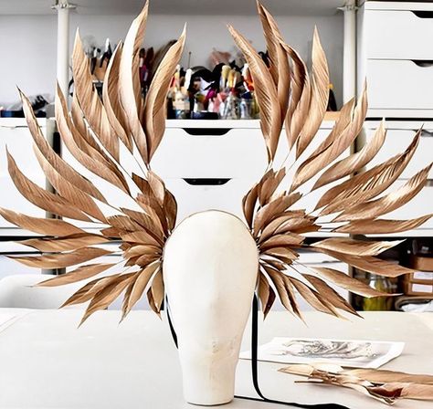 Headress Ideas Diy, Cardboard Feathers, Creative Headpieces, Paper Headpiece, Headgear Fashion, Carnival Headdress, Costumes Around The World, Recycled Dress, Headpiece Diy