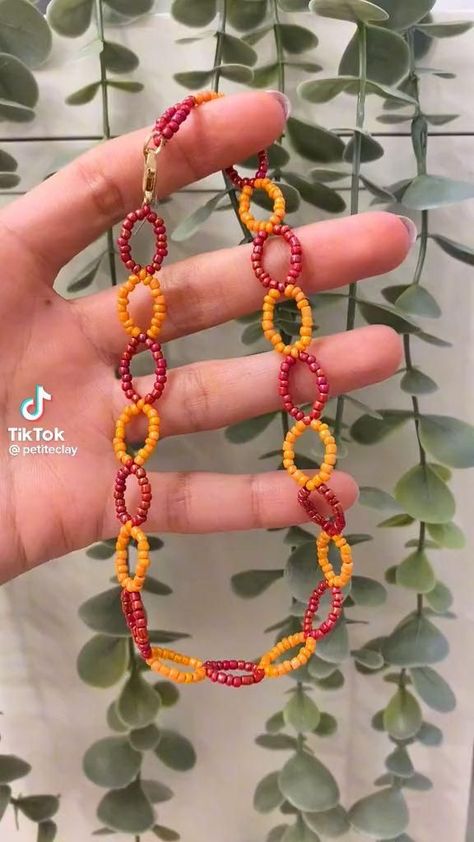 قلادات متدلية, Diy Beaded Rings, Bracelet Craft Diy, Diy Jewelry Unique, Bead Charms Diy, Beaded Necklace Diy, Diy Bracelet Designs, Diy Bracelets Patterns, Beaded Jewelry Tutorials