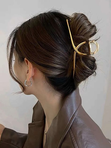 1pc Women Minimalist Casual Style Simple Hair Claw for daily casual outing wear | SHEIN USA Thinning Thick Hair, Minimalist Hair Accessories, Galaxy Stuff, Elegant Ponytail, Halloween Hair Clips, Ribbon Hairstyle, Gold Collar, Metallic Hair, Latest Hairstyles