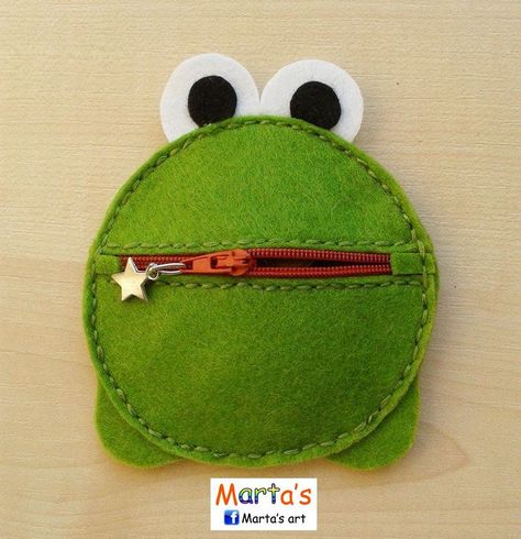 felt pouch Felt Coin Purse Diy, Felt Pouch Pattern, Felt Coin Purse, Felt Wallet, Diy Coin Purse, Pouch Diy, Felt Crafts Christmas, Felt Pouch, Felt Books