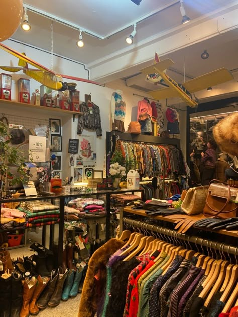 Abandoned Clothing Store, Thrift Shop Interior, Skate Shop Aesthetic, Clothing Shop Aesthetic, Thriftcore Aesthetic, Thrift Store Decorating Ideas, Vintage Thrift Shop Aesthetic, Vintage Store Aesthetic, Thrift Shop Aesthetic