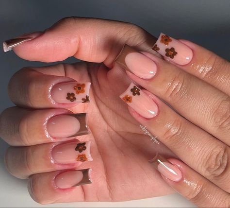 Thanksgiving Nails Short Square, Brown Frenchies, Short Fall Nail Designs, Short Fall Nail, Autumn Manicure, Brown Acrylic Nails, Thanksgiving Nail Designs, Simple Fall Nails, Girly Acrylic Nails