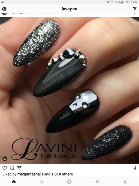 Black Rocker Nails, Rock And Roll Nails Ideas, Rocker Nails Designs, Rocker Nails Punk, Punk Rock Nails, Rocker Nails, Rock Nails, Simple Toe Nails, Pedicure Nail Designs