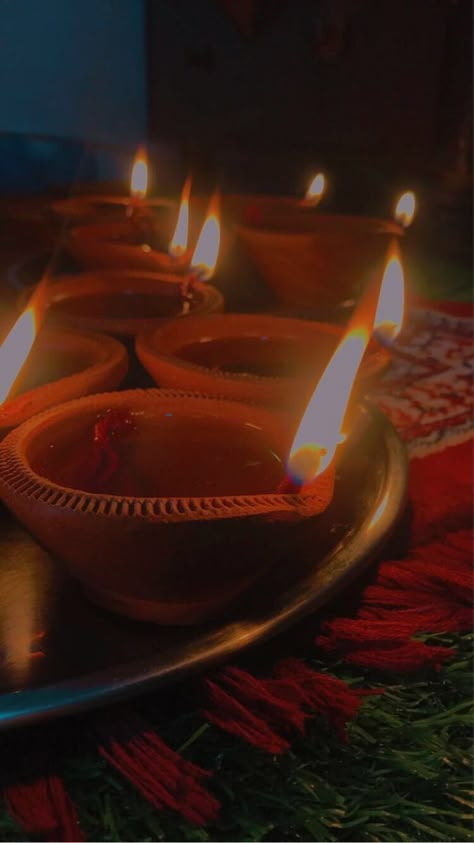 Aesthetic Diya Photos, Diya Pic Diwali, Rangoli Pics For Diwali, Diya Photos For Diwali, Diwali Diya Aesthetic, Diwali Pics Aesthetic, Diwali Snap Story, Diwali Snap Streak, Diwali Status Photo