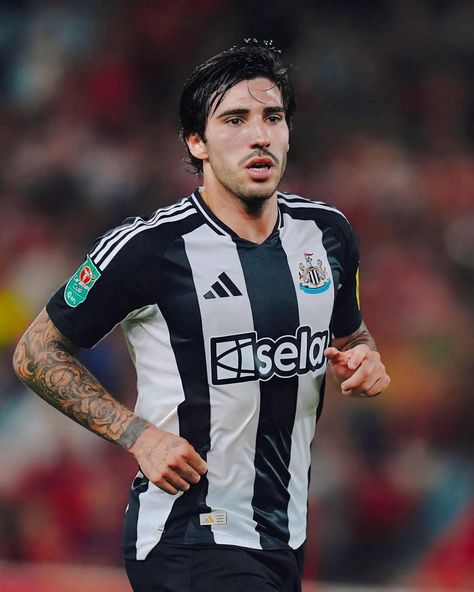 Biography Sandro Tonali, born on May 8, 2000, in Italy, is a highly regarded footballer known for his exceptional midfield… 

Read More: Sandro Tonali Bio: Wife, Age, Stats, Salary, Net Worth, Parents, Height, Position, Videos Sandro Tonali, Newcastle United, Net Worth, In Italy, Parenting, Italy, Quick Saves