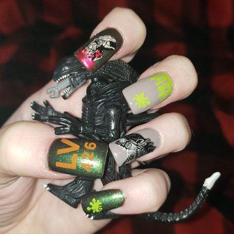 My Xenomorph mani for 4/26 Xenomorph Nails, Alien Nails, Alien Xenomorph, Hand Decor, Alien 1979, Aliens, Nail Inspo, Nails