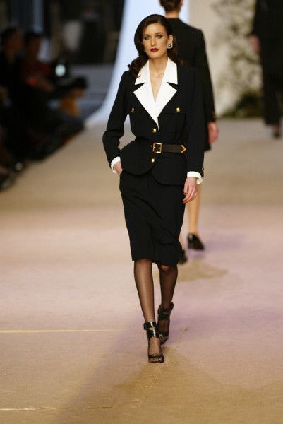 Women Suit Skirt, Suit Skirt Set, Runway Fashion Couture, Paris Mode, Woman Suit Fashion, Elegantes Outfit, Dress With Belt, Looks Chic, 가을 패션