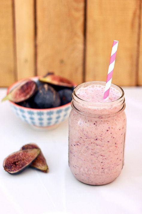 Fresh Fig & Banana Smoothie (Gluten-Free & Vegan) Fig Smoothie, Cooking Ribs, Fall Smoothies, Healthy Afternoon Snacks, Fig Recipes, Vegan Sugar, Milk Shakes, Fresh Figs, Vegan Smoothies