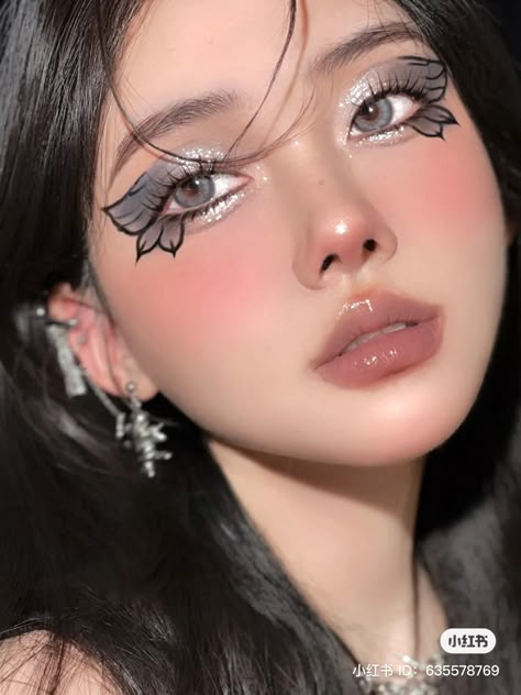 Makeup Ideas Butterfly, Anime Inspired Makeup, Butterfly Aesthetic Makeup, Butterfly Eye Makeup Aesthetic, Douyin Butterfly Makeup, Creative Butterfly Makeup Looks, Mekap Mata, Everyday Makeup Routine, Barbie Makeup