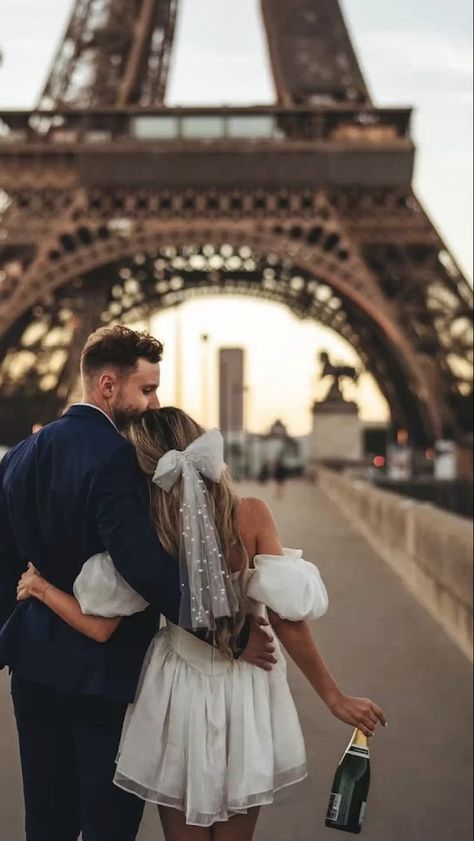 Paris Couple Pictures, Engagament Photos, Paris Engagement Photos, Styled Engagement Shoot, No Romance, Paris Honeymoon, Elegant Wedding Themes, Paris Couple, Paris Elopement