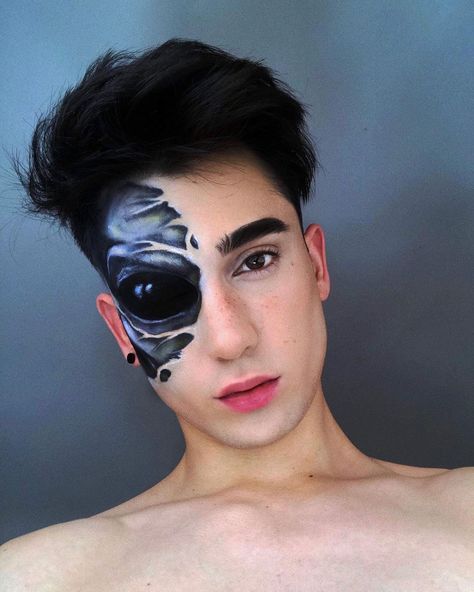 Algo sencillo  #alien #makeup #makeupartist #squadmuachile #ovni #halloween #halloweenmakeup #male #alienigenas Male Alien Makeup, Male Alien Costume, Cute Alien Makeup, Alien Makeup Halloween, Male Alien, Alien Face Paint, Alien Halloween Makeup, Alien Galaxy, Adult Face Painting