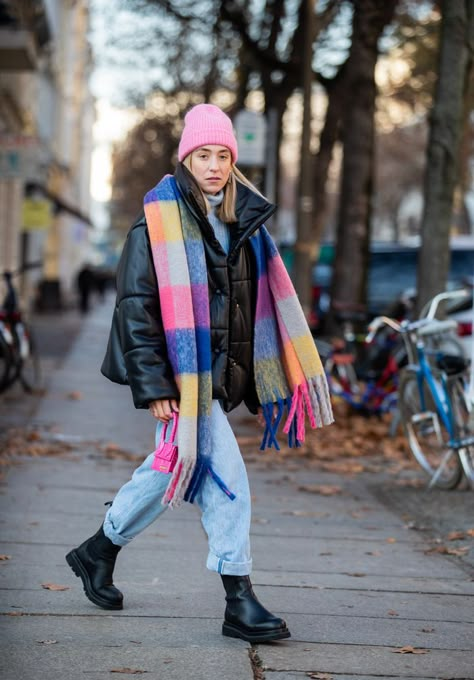 11 Winter Outfit Trends Everyone's Wearing With Jeans | Who What Wear UK Autumn 2023 Fashion Trends Uk, Cold Winter Outfits Colorful, How To Wear Color, Trending Winter Outfits, Scarf Outfit Ideas, Colorful Winter Outfits, Blanket Scarf Outfit, Scarf Outfits, Tartan Blanket