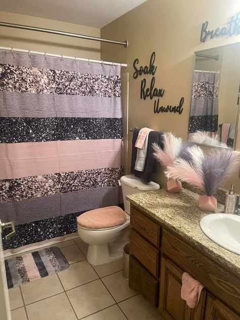 Shower Curtain Ideas Bathroom, Shower Curtain Wall, Shower Curtain Ideas, Shower Curtain Wall Art, Girl Bathroom Decor, Curtain Art, Beautiful Bathroom Decor, Girl Apartment Decor, Stylish Shower Curtain