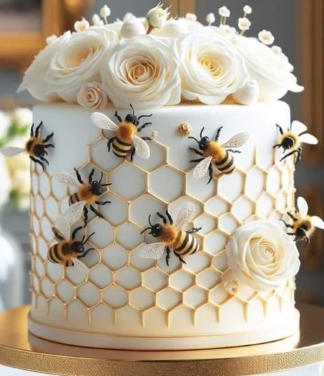 freemail Bee Wedding Cake, Thanksgiving Desserts Cake, Honeycomb Wedding, Bee Birthday Cake, Fun Thanksgiving Desserts, Bee Cakes, Cake Decorating Piping, Fun House, Crazy Cakes