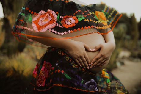 Frida Kahlo Maternity Shoot, Mexican Maternity Shoot, Pregnancy Ideas, Pregnancy Pics, Mexican Babies, Pregnancy Photos Couples, Maternity Picture, Maternity Ideas, Maternity Shoots