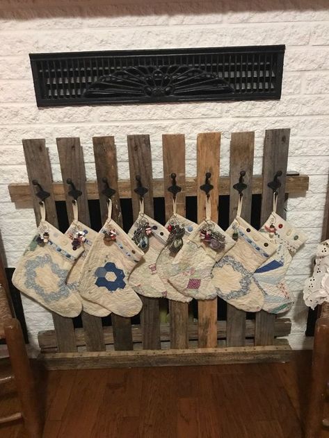 Pallet Christmas Stocking Holder, Pallet Stocking Holder, Wooden Stocking Holder Stand, Stocking Holders Diy Wooden, Stocking Holders Standing Diy, Christmas Stocking Holder Stand, Christmas Stocking Stand, Entertaining Meals, Stocking Holder Stand