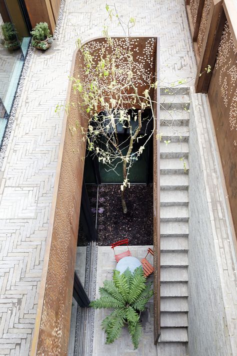 A sunken courtyard acts like a light well illuminating the basement, which is currently set up as a playroom, though it can be renovated to become additional bedrooms, an office, a self-contained studio, or even a lap pool. Garden Basement, External Stairs, Architectural Trends, Studio Munge, Basement Lighting, Sunken Garden, Weathering Steel, House London, Architectural Practice