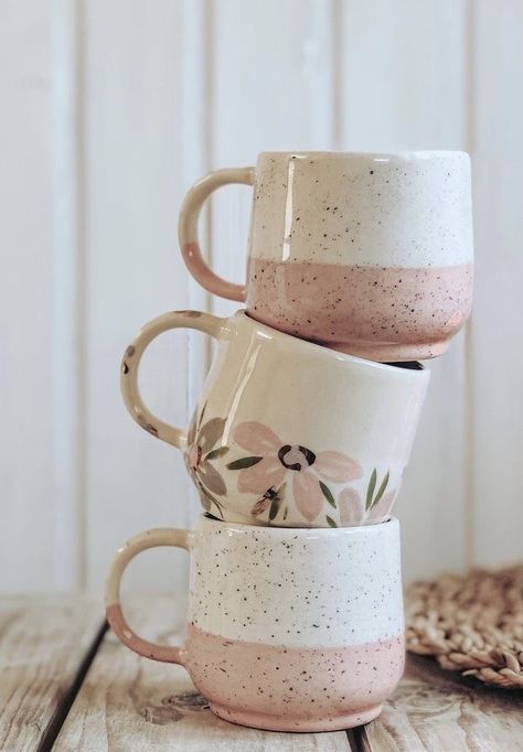 Mug Aesthetic, Diy Keramik, Ceramics Mugs, Floral Mugs, Ceramic Cafe, Fun Mugs, Diy Pottery Painting, Simple Projects, Practical Kitchen