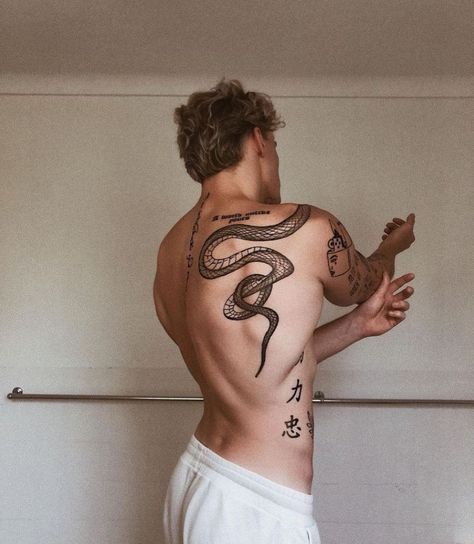 Long Snake Tattoo, Shoulder Piece Tattoo, Tattoo Homme, Around Arm Tattoo, Serpent Tattoo, Simple Tattoos For Guys, Long Snake, Mens Shoulder Tattoo, Snake Tattoo Design