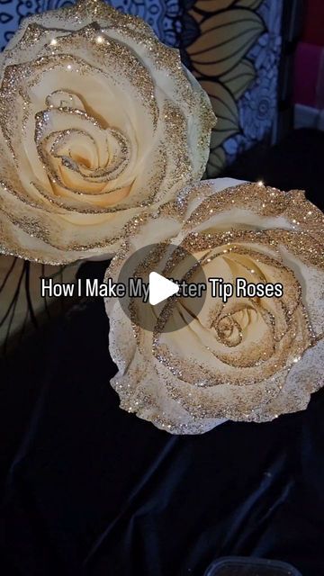 Gold Rose Bouquet, Glam Floral Arrangements, Gold Flowers Bouquet, Flowers Glitter, Glitter Roses Bouquet Diy, Rose Gold Flower Arrangements, Diy Rose Centerpiece, White And Gold Floral Arrangements, Glitter Roses Diy