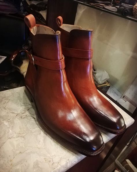 One piece ankle high boots on made to order for men #barismil #facebookseller #facebook #boots #bootstagram #bootmaker #boots #amazonfinds #amazon #amazonhandmade #amazonseller #custommade #bespokeshoes #menshoes Handmade Leather Boots, Quality Leather Boots, Jodhpur Boots, Custom Design Shoes, Custom Made Shoes, Oxford Boots, Ankle Boots Men, High Ankle Boots, Brown Leather Ankle Boots