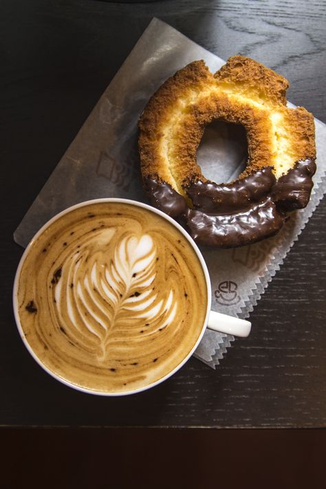 This Is Me Coffee Latte Art, Coffee And Donuts, Coffee Photography, Coffee Coffee Coffee, Chocolate Tea, Coffee Chocolate, First Coffee, About Coffee, Drink Coffee