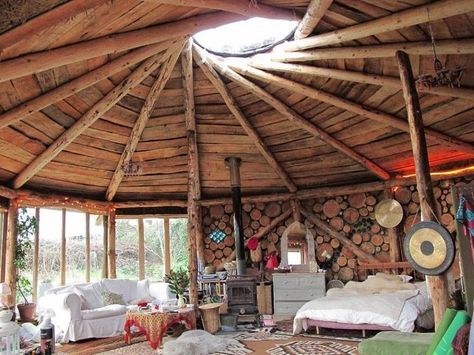 Súper palapa :/ Case Sotterranee, Cordwood Homes, Yurt Home, Yurt Living, Casa Hobbit, Natural Homes, Underground Homes, Cob House, Hobbit House