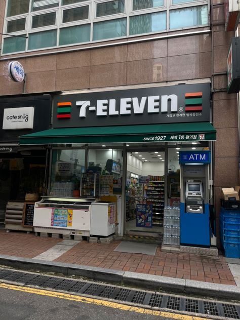 #7-eleven #korea #seoul Korea 7 Eleven, 7eleven Store, 7 Eleven Store, Korean City, Korea Town, Bloxburg City, Korea Photography, Nyc Places, South Korea Photography