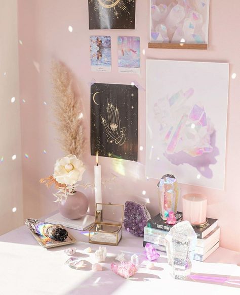 Cute Altar Ideas, Pastel Witch Bedroom, White Witch Aesthetic Bedroom, Witchy Vibes Bedroom, Crystal Themed Bedroom, Pink Witchy Room, Room With Crystals, Tarot Space, Spiritual Office