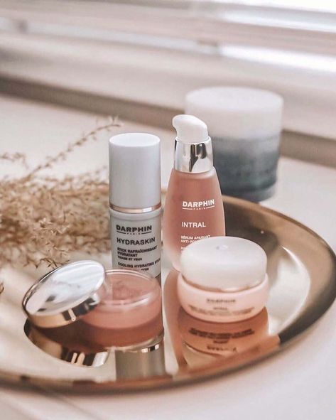 “One of my greatest skincare line discovery reward goes to 🥁 Darphin !!” 📷 ig_modestalamode  created this post as part of the Preen.Me X Darphin Collab #PreenMeVIP  #darphin #Ifrenchfaced  #ad Darphin Skincare, Designer Makeup, Makeup Designs, Face Paint, Paint, Skin, Makeup, Gifts, Make Up