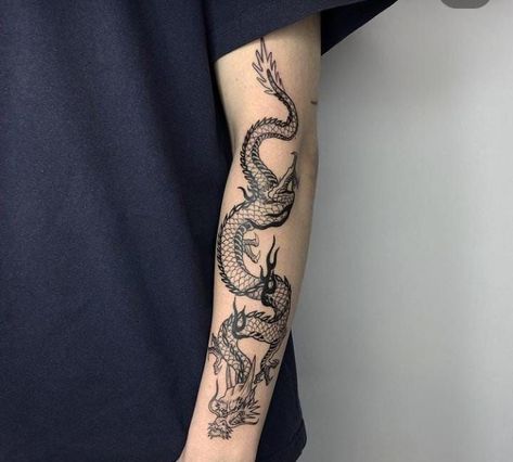 Dragon Tattoo Leg, Japanese Tattoo Words, Dragon Tattoo Arm, Tattoos Dragon, Asian Dragon Tattoo, Dragon Tattoo Ideas, Tattoos Traditional, Chinese Dragon Tattoos, Armband Tattoo Design