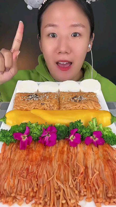 Satisfying Eats, Asmr Mukbang, Asmr Eating, Body Fragrance, Asmr Food, Amazing Food Art, Kawaii Cooking, Slime And Squishy, Satisfying Videos