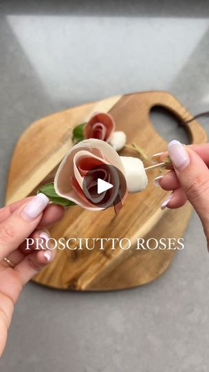 Proscuitto Rose, Prosciutto Rose How To, How To Style Prosciutto, Prosciutto Rose, Easy Appetizers Recipes, Cheese Wine, Wedding Appetizers, A Charcuterie Board, Quick And Easy Appetizers